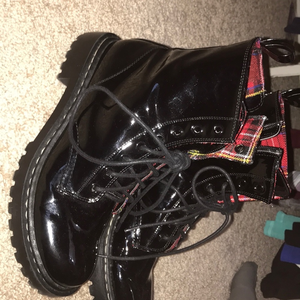 boots - Picture 2 of 2